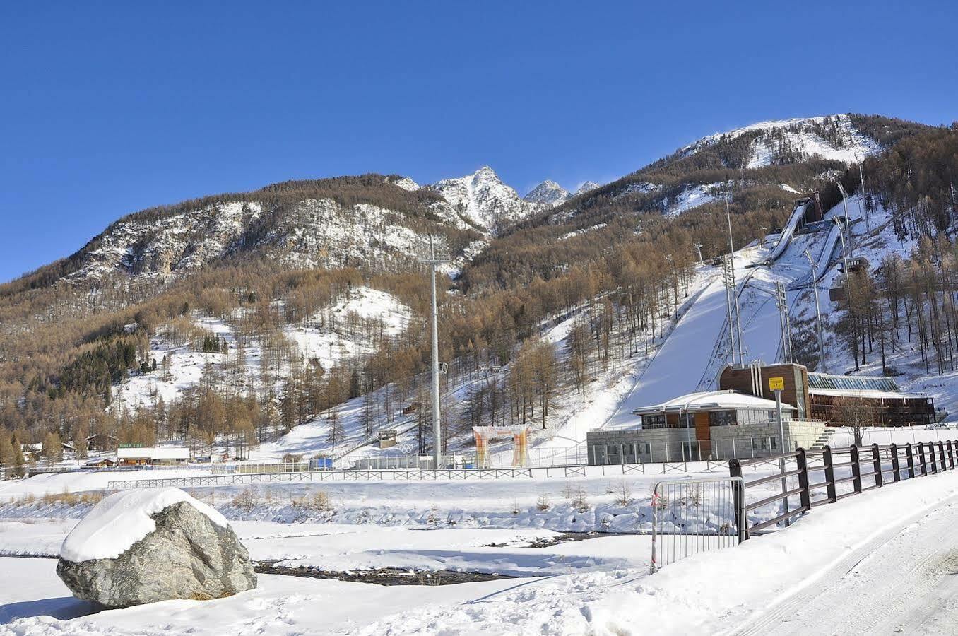 Pragelato Ski Jumping Hotel Праджелато Экстерьер фото